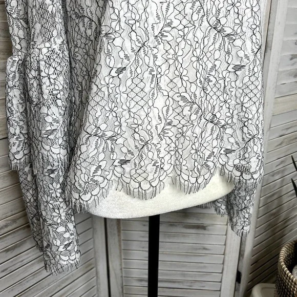 Cupcakes & CASHMERE Women's M Basewood Lace Bell Sleeve Blouse Top Black White - Picture 11 of 16